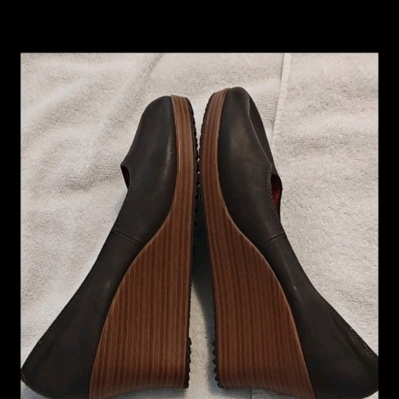Crocks Black Wedge Heeled Shoes W9 - Picture 6 of 14